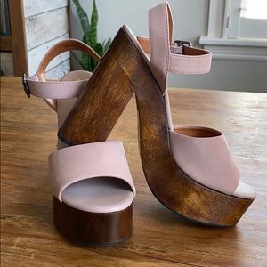 Lulu’s mauve platform Sandal heels size 8